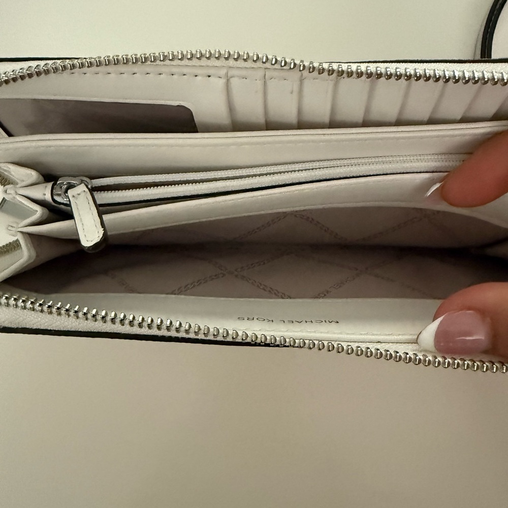 Elegant White Women's Wallet